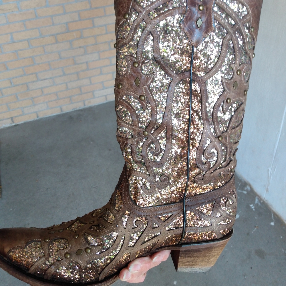 Women's Corral snip-toe boots NWT